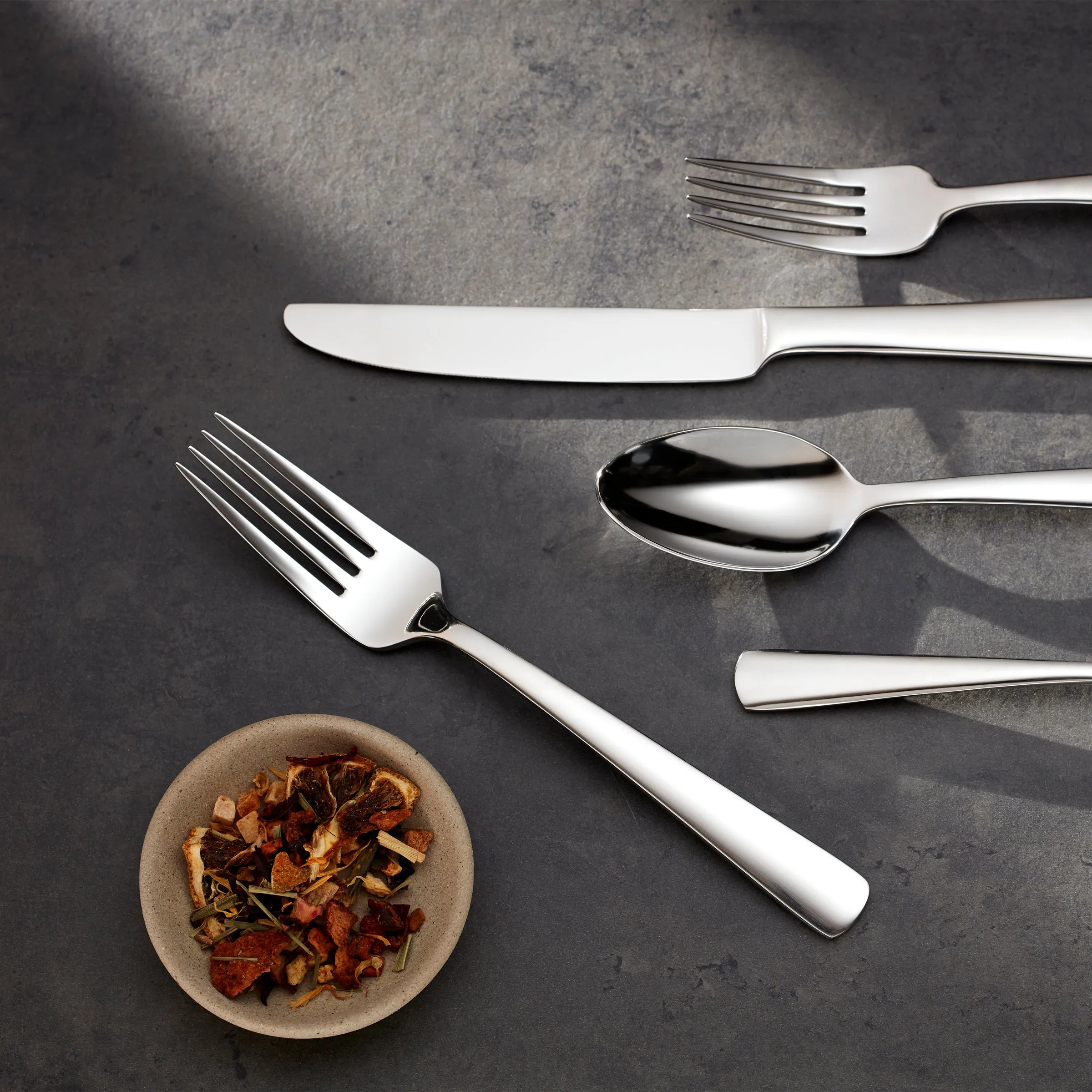 Aptitude Everyday Flatware Dinner Knives