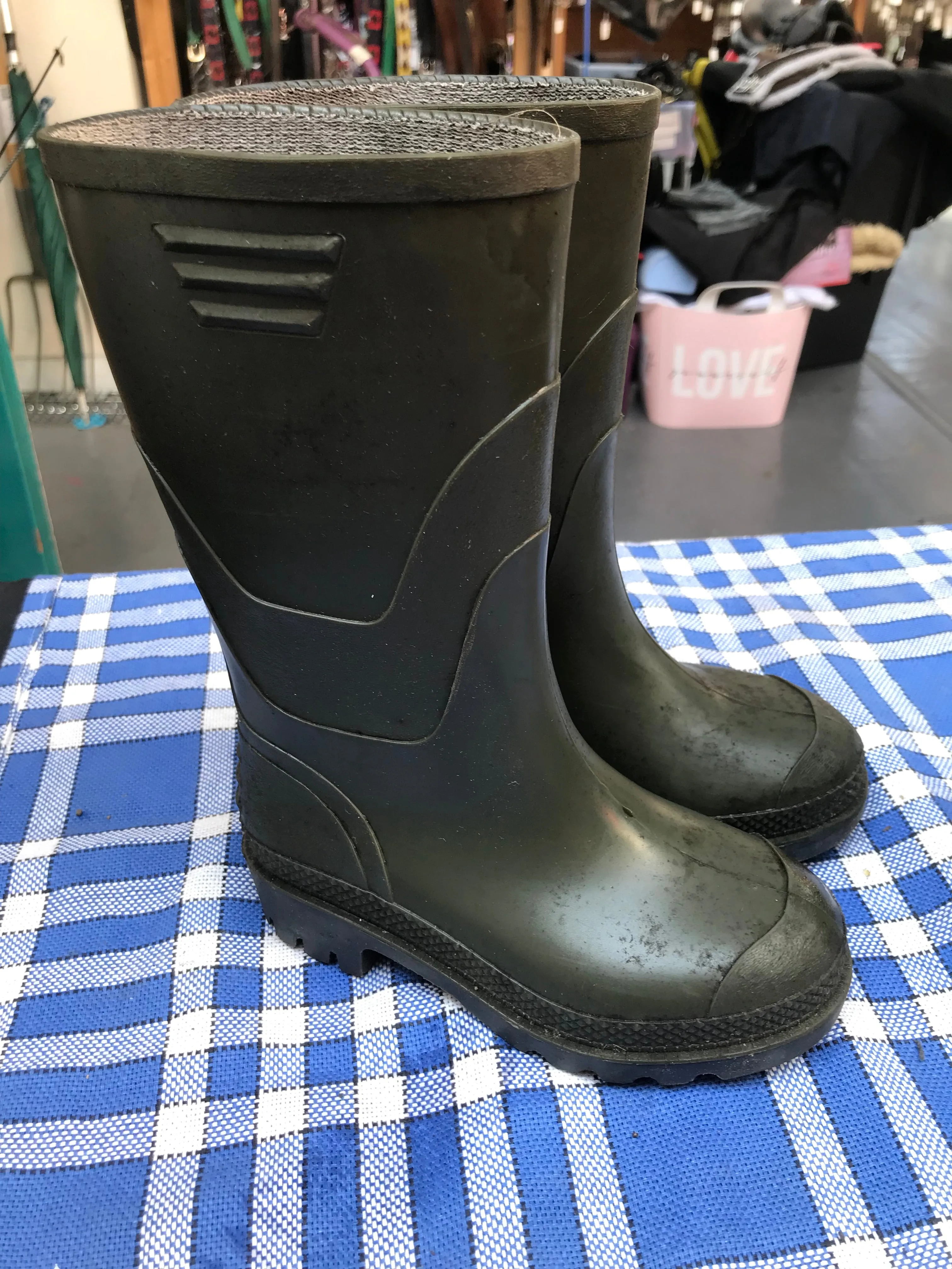 Green wellington boots children’s size 12
