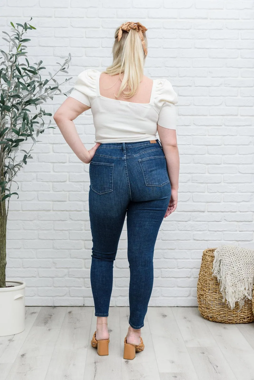 Hazel Blues® | Filled With Peace Top