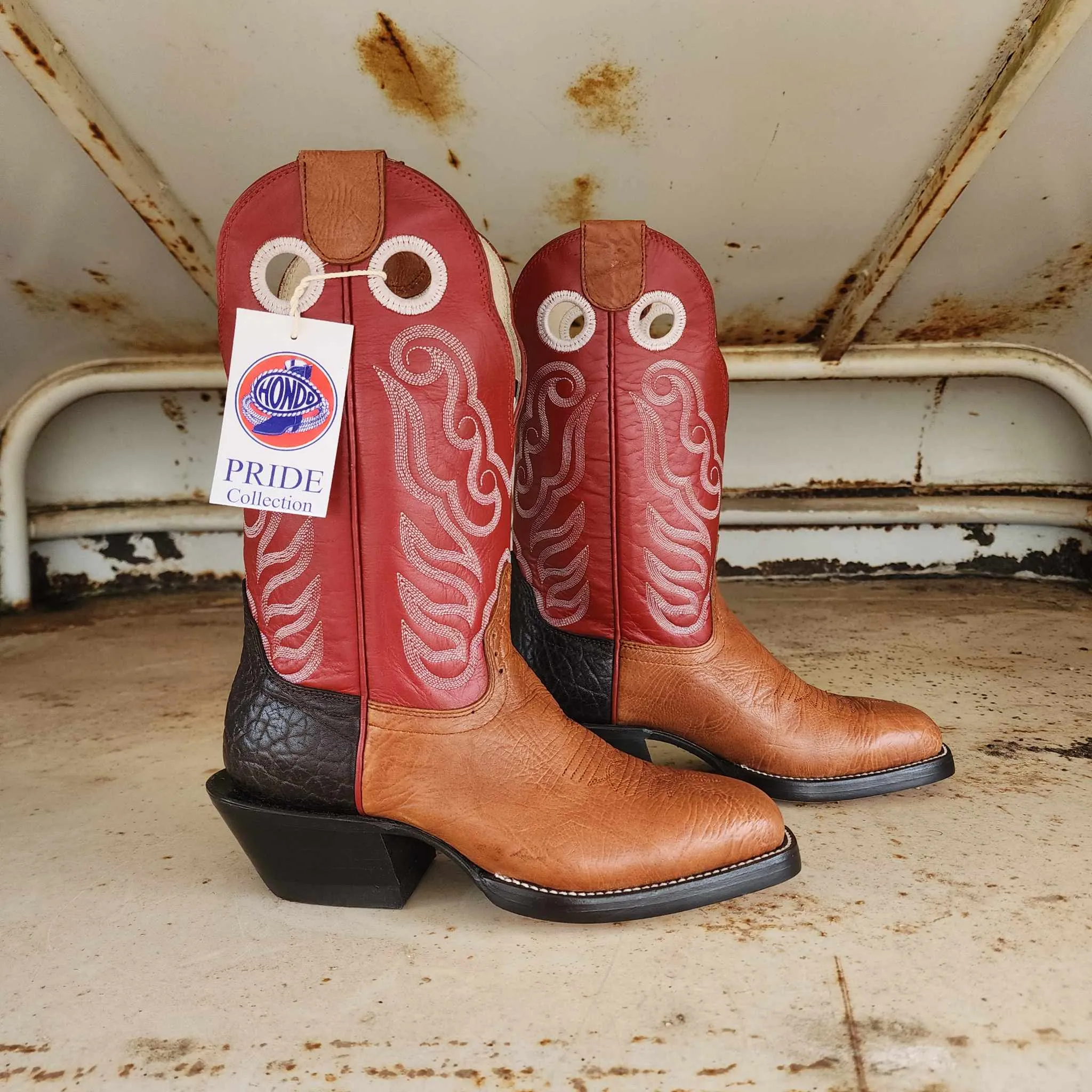 Hondo Picosa Creek Exclusive Walnut Spanish Shoulder w/Red Cow - The Roughstock Red Boot