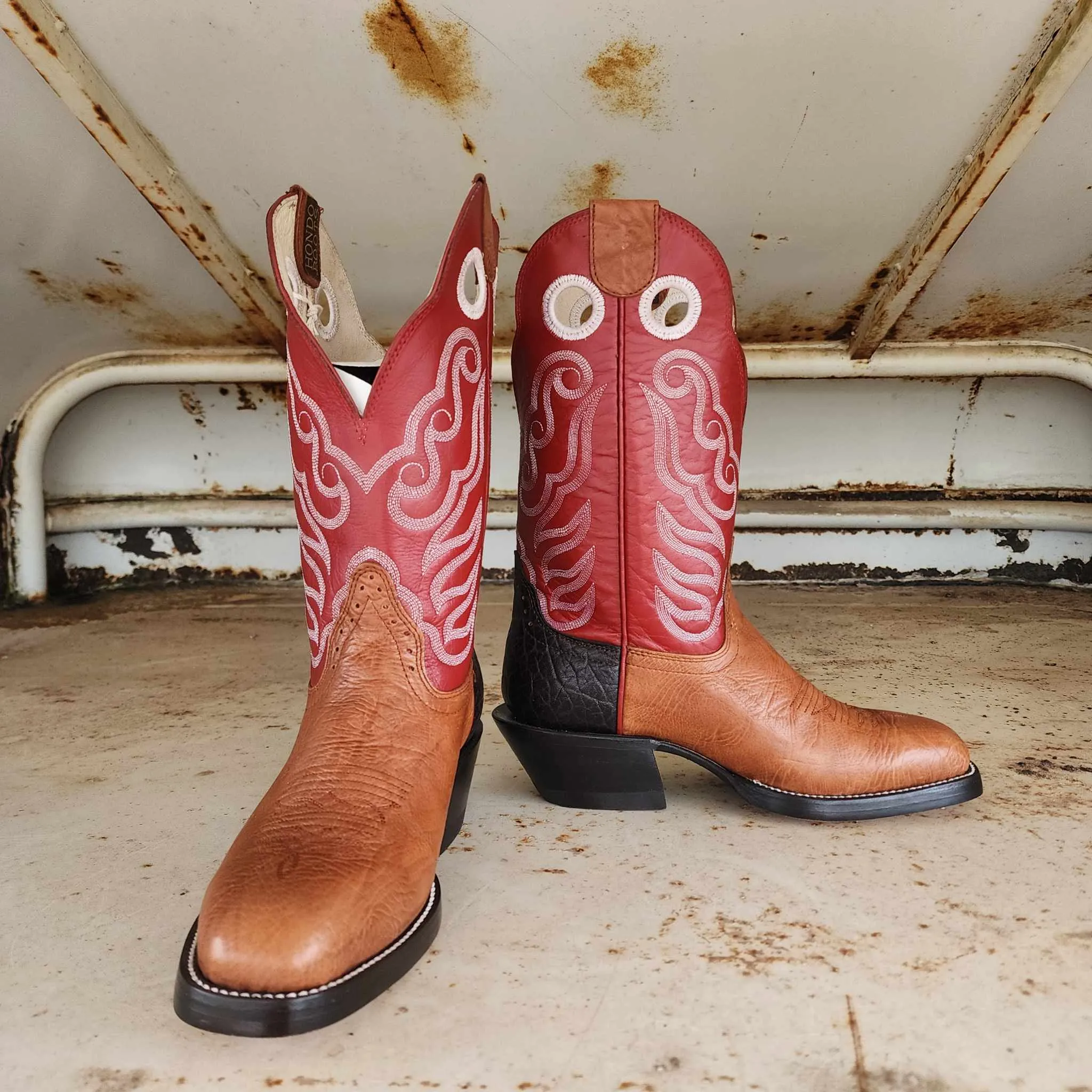 Hondo Picosa Creek Exclusive Walnut Spanish Shoulder w/Red Cow - The Roughstock Red Boot