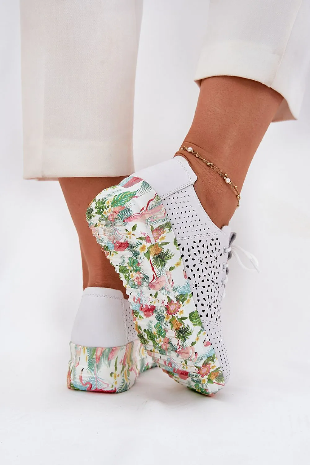 Light leather cut-out women's low shoes