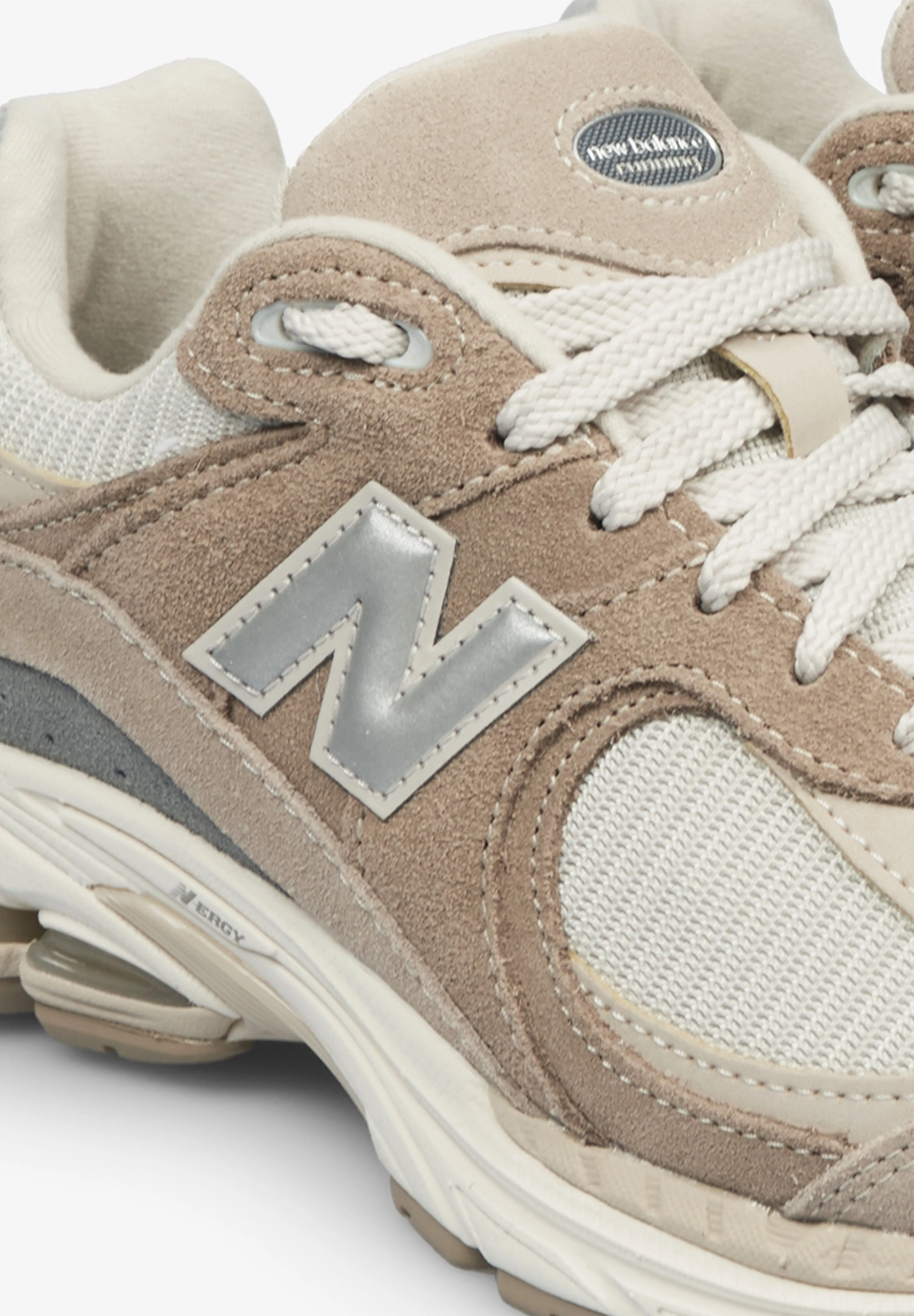NEW BALANCE | 2002R
