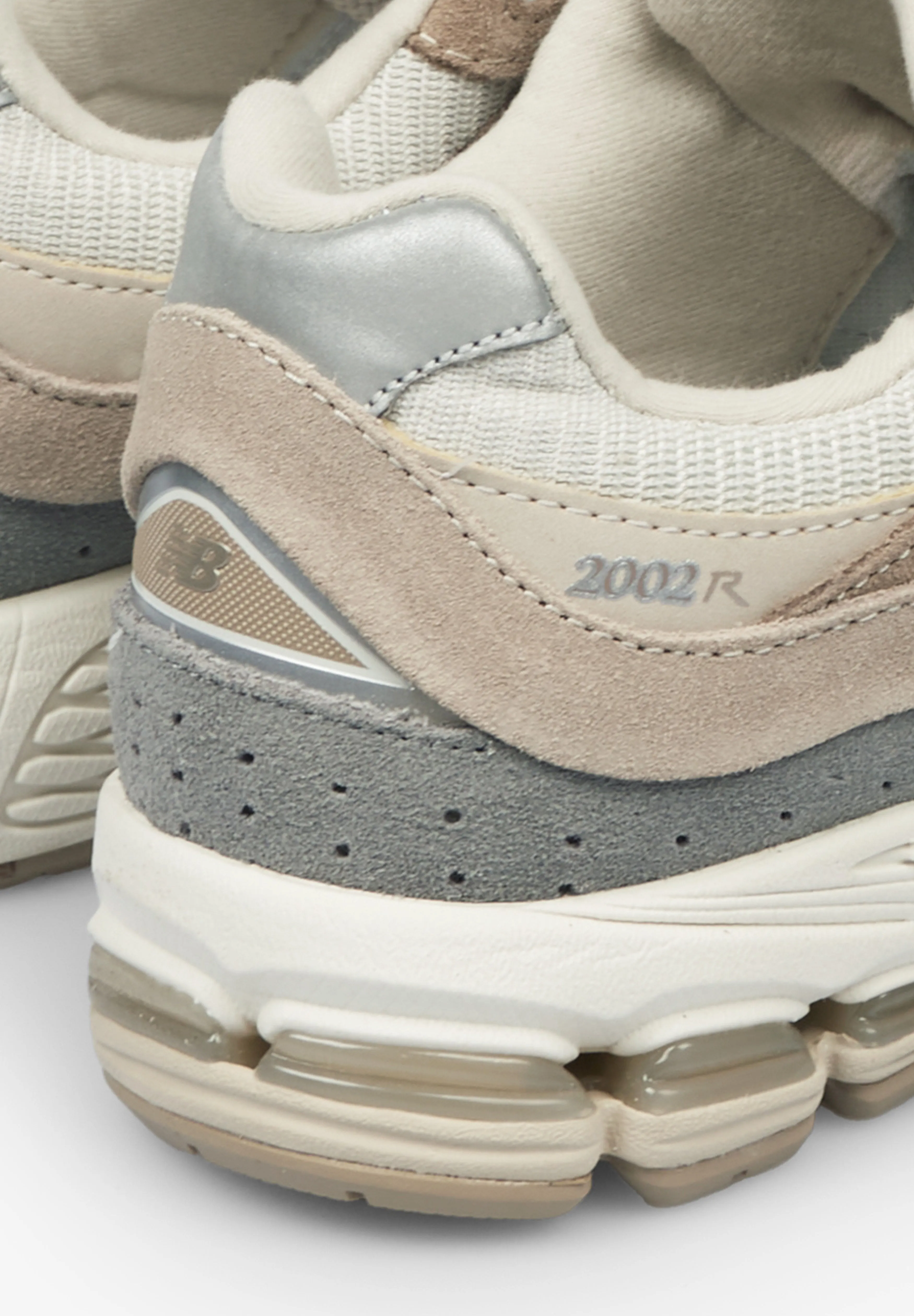 NEW BALANCE | 2002R